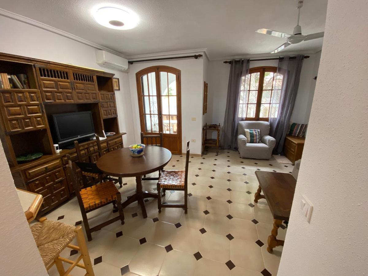 Orihuela Costa 2-Bedroom 1-Bath Renovated Vacation Rental On La Zenia Beach Eksteriør billede