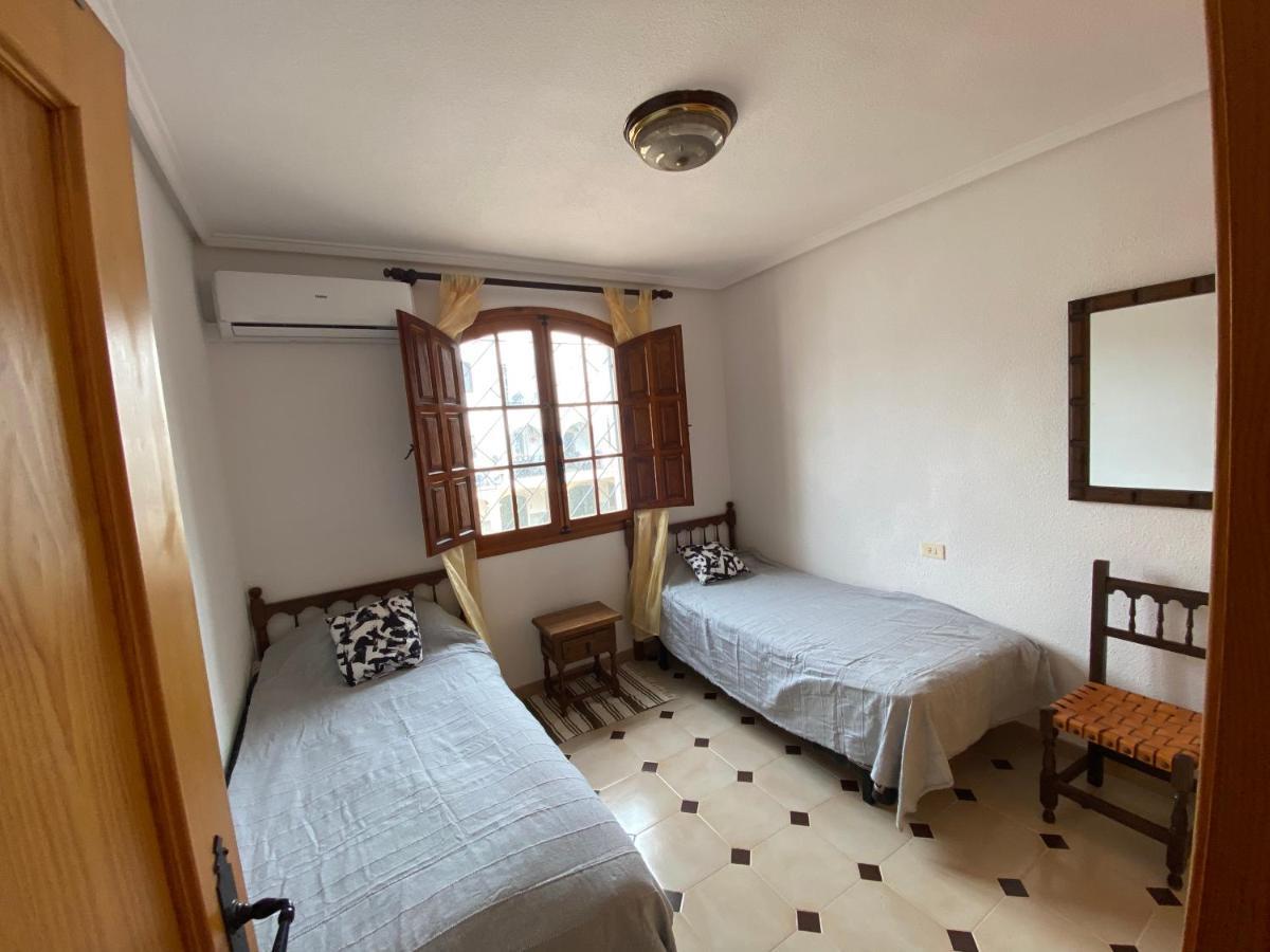 Orihuela Costa 2-Bedroom 1-Bath Renovated Vacation Rental On La Zenia Beach Eksteriør billede